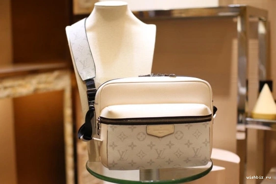 WIS Messenger Louis Vuitton 0715